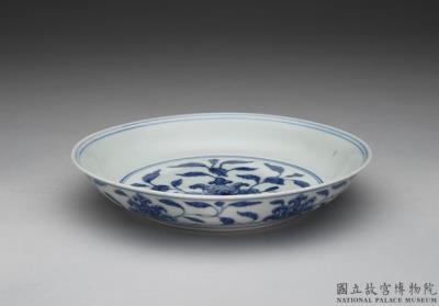 图片[2]-Dish with Indian lotus scrolls in underglaze blue, Ming dynasty (1368-1644)-China Archive